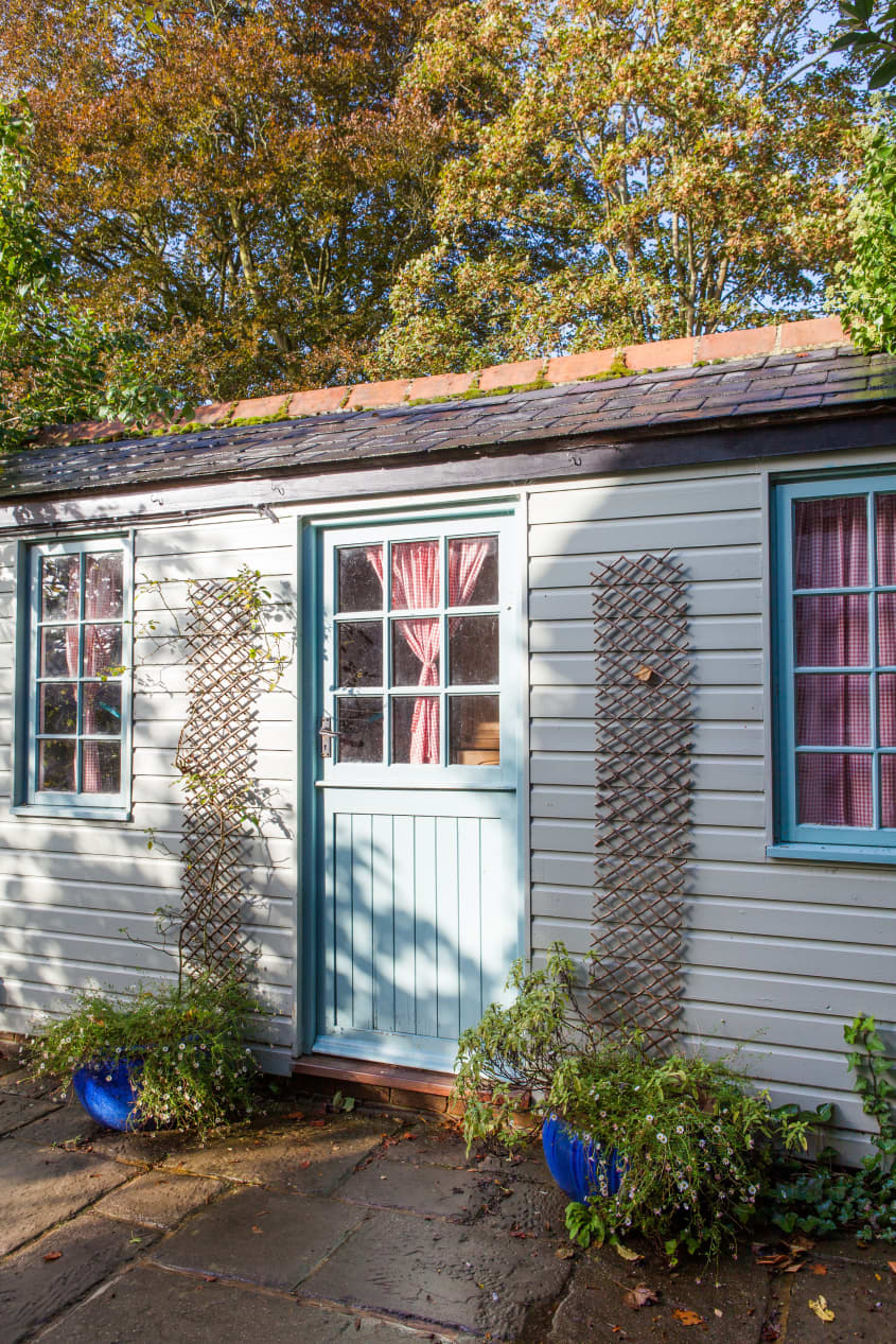 House Tour A Modern English Country Cottage & Studio Apartment Therapy